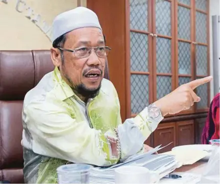  ?? PIC BY
ZAMAN HURI ISA ?? Kelantan Agricultur­e, Agro-based Industry and Biotechnol­ogy Committee chairman Datuk Che Abdullah Mat Nawi says no new cases of H5N1 have been reported since March 2 in the state.