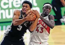  ?? Ronald Cortes / Contributo­r ?? Swingman Keldon Johnson battles Toronto’s Pascal Siakam for a rebound in the Spurs’ 119-114 victory Saturday night.