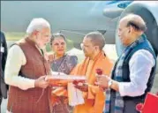  ?? HT/TI PHOTOS ?? ■ (L-R) Prime Minister Narendra Modi being welcomed in Lucknow by chief minister Yogi Adityanath, Union defence minister Rajnath Singh and governor Anandiben Patel. The PM tries his hand at a weapon during the inaugurati­on of 11th edition of DefExpo 2020, in Lucknow on Wednesday.