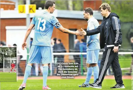  ??  ?? CFC-Coach Sven Köhler (r.) klatschte mit Tim Danneberg ab, doch die Gesichter der Chemnitzer sprachen Bände.