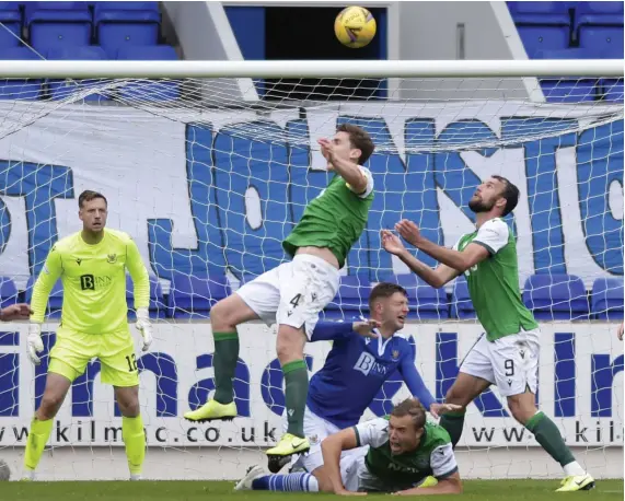  ??  ?? Ryan Porteous goes down under a challenge from Liam Gordon in the box in stoppage time, gifting Hibs a penalty and the victory