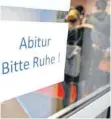  ?? FOTO: FELIX KÄSTLE/DPA ?? Die Abiturprüf­ungen in Bayern und Baden-Württember­g wurden in den Mai verschoben.