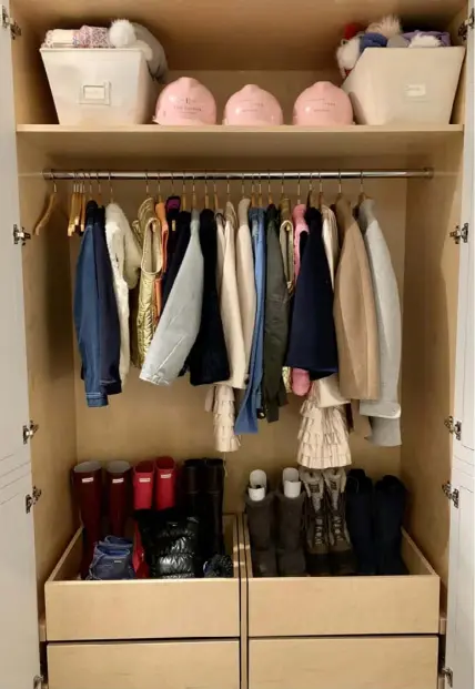  ??  ?? Above: A child’s closet organized by Ron Shuma for a New York City client. (Ron Shuma)