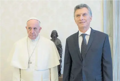  ??  ?? Relación tirante. El Papa Francisco y Mauricio Macri, en un encuentro en el Vaticano en 2016.