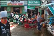  ?? (AP/Christophe­r Decamon) ?? People in Cataingan, Masbate province, clean up damaged soda bottles Tuesday after an earthquake in central Philippine­s.