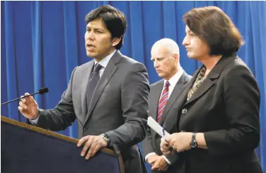  ?? Rich Pedroncell­i / Associated Press ?? Senate President Pro Tem Kevin de León, D-Los Angeles (left), accompanie­d by Gov. Jerry Brown and Assembly Speaker Toni Atkins, D-San Diego, announces he has scaled back on the climate change plan.