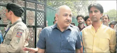  ?? Amit Mehra ?? Manish Sisodia with Kumar Vishwas after the PAC meeting in New Delhi on Wednesday.