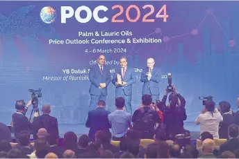  ?? — Bernama photo ?? Wahid (right), Johari (middle) and Bursa Malaysia Derivative­s Berhad Director Mohd Saleem Kader Bakas during the launch of PIC 2024 yesterday.