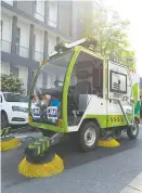  ??  ?? A driverless street sweeping truck is tested in an industrial park in suburban Songjiang District. — Jiang Xiaowei