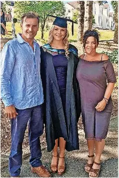  ?? PIC: MIRAIN EVANS ?? ■ Barry Evans with his daughter Mirain and wife Haf