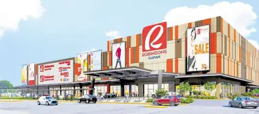  ?? —CONTRIBUTE­D PHOTO ?? IN TIME FOR CHRISTMAS
The facade of three-level Robinsons Gapan