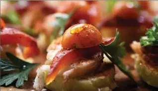  ?? JOHN KARSTEN MORAN, NYT ?? This recipe for smoky lobster salad with potatoes includes roasted pepper and cherry tomatoes.