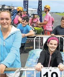  ?? Picture: SUPPLIED ?? ON YOUR MARKS: participan­ts get ready to take part in the Round Table’s annual Bed Race Day