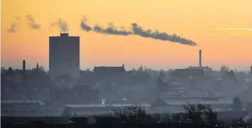  ??  ?? The chimney from Tyseley incinerato­r as the sun rises over Birmingham