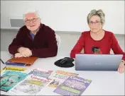  ??  ?? Francel Génauzeau et Josiane Amiel assurent les formations à la généalogie du samedi. (Photo F. B.)