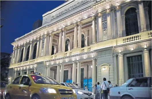  ?? LA VOZ DEL INTERIOR ?? El Teatro San Martín de Córdoba, restaurado para la ocasión, será sede principal del VIII CILE. En 2004, Rosario fue la ciudad anfitriona.