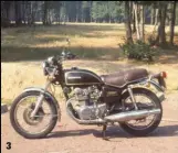  ??  ?? 1- La K1 de 1968 a déjà changé de carrosseri­e et son moteur est revu par rapport à la K0 de 1965. 2- Une K3 dans les coloris Candy seventies de la CB 750. 3- La descendant­e de la 450 est la CB 500 T, alourdie avec sa grosse selle et son pot saucisson...