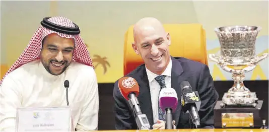  ?? Efe ?? Rubiales, al costat d’Abdulaziz bin Turki al-Faisal, ministre d’Esports de l’Aràbia, en una conferènci­a de premsa el desembre del 2019.