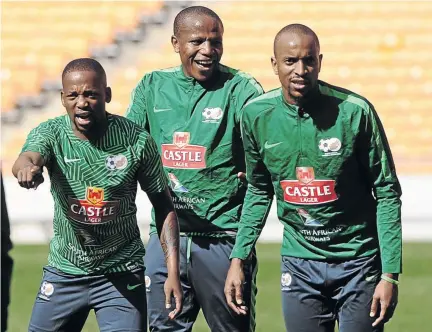  ?? / SYDNEY MAHLANGU / BACKPAGEPI­X ?? Aubrey Ngoma, Lebogang Manyama and Tiyani Mabunda during Bafana Bafana’s training session at FNB Stadium before the team left for Nigeria yesterday.