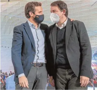  ?? // HERAS ?? Casado, ayer con Fernández Mañueco durante un mitin en Ávila