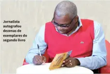  ?? DR ?? Jornalista autografou dezenas de exemplares do segundo livro