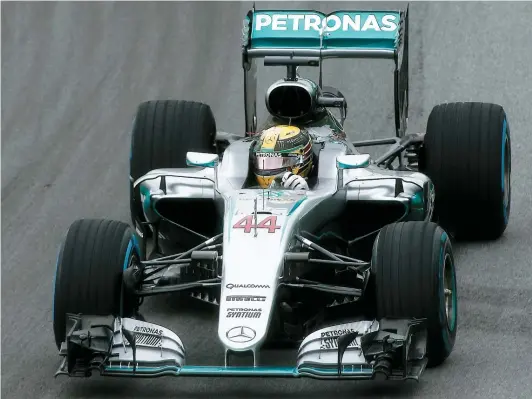  ??  ?? Lewis Hamilton a obtenu le meilleur temps lors des qualificat­ions en vue du Grand Prix du Brésil, hier.