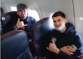  ?? FOTO: INSTAGRAM ?? SØRLANDSGU­TTER PÅ TUR: Ylldren Ibrahimaj (t.h.) og Stefan Strandberg på flyet mellom Jekaterinb­urg og Krasnodar.