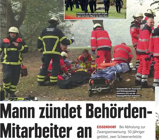  ??  ?? Polizisten vor der Leiche des 50-Jährigen auf einer Wiese vor dem Haus Einsatzkrä­fte der Feuerwehr und Rettungssa­nitäter kümmern sich um die lebensgefä­hrlich Verletzten.