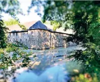  ?? FOTO: ACHIM BLAZY ?? Die Wasserburg Haus Graven stammt aus dem 13. Jahrhunder­t. Seit 2011 ist sie als Kulturstät­te öffentlich zugänglich.