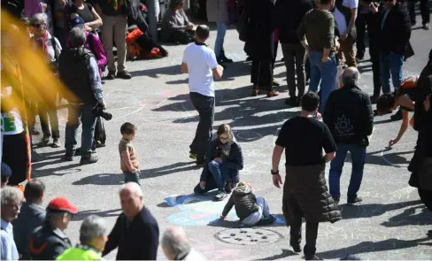  ?? TI-PRESS/GOLAY ?? Il frequentat­o ‘sit-in’ di sabato lungo la strada che porta al Monte Brè