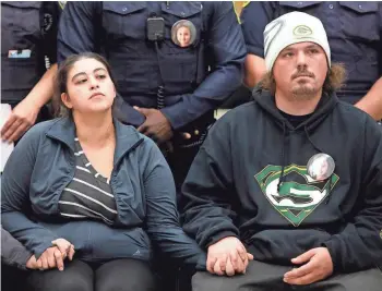  ?? RICK WOOD / MILWAUKEE JOURNAL SENTINEL ?? Ashley Fogl and Robert Petersen, Laylah Petersen’s parents, listen as Milwaukee police announce in October 2015 that three people had been arrested in their daughter’s homicide nearly a year before.