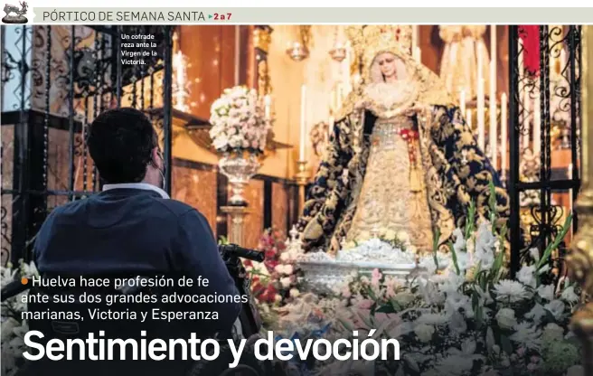  ?? RAFA DEL BARRIO ?? Un cofrade reza ante la Virgen de la Victoria.