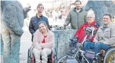  ?? FOTO: PRIVAT ?? Menschen mit Behinderun­g in Bad Saulgau freuen sich über die neue Broschüre.