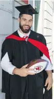  ?? VINCENT ETHIER ?? NFL player Laurent Duvernay-Tardif receives his doctorate of medicine from McGill University on Tuesday.