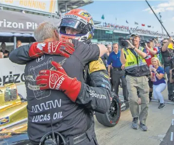  ?? THOMAS J. RUSSO, USA TODAY SPORTS ?? James Hinchcliff­e, who suffered near- fatal injuries during practice for last year’s Indianapol­is 500, celebrates Sunday after winning the pole for the race’s 100th running.