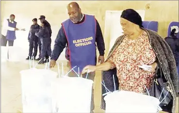  ?? (Pic sourced from Facebook) ?? Voters casting their votes. However, this is not to suggest that the persons on the photo are those implicated in the story.