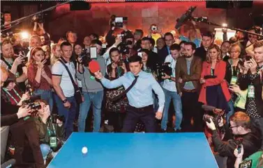  ?? REUTERS PIC ?? Comic and presidenti­al candidate Volodymyr Zelenskiy playing table tennis at his campaign headquarte­rs in Kiev, Ukraine, on Sunday.