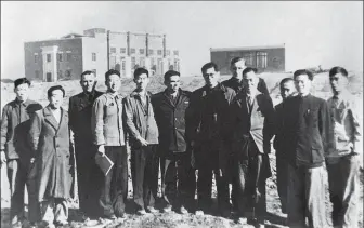  ?? ?? Jiang Zemin (seventh from left) is seen alongside colleagues and Soviet experts in 1956 at the First Automotive Works in Changchun, in Northeast China’s Jilin province. The Soviet experts helped in the constructi­on of the factory.