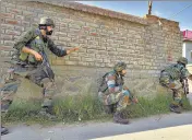  ??  ?? Security personnel take positions during an ongoing encounter with militants in Maloora, Srinagar on Monday.