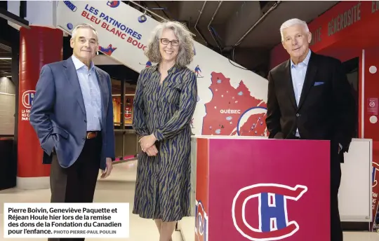  ?? PHOTO PIERRE-PAUL POULIN ?? Pierre Boivin, Geneviève Paquette et Réjean Houle hier lors de la remise des dons de la Fondation du Canadien pour l’enfance.