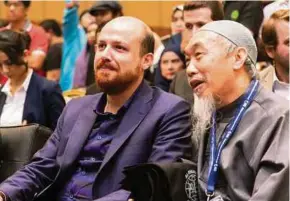  ??  ?? Idrissi Internatio­nal School religious advisor Sheikh Hussein Yee (right) and the second son of the Turkish President and board member of the Okcular Vakfi Board of Trustees, Necmeddin Bilal Erdogan.
