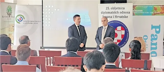  ??  ?? Vinkovci Na konferenci­ji su sudjeloval­i i gosti iz Japana s dva ekonomska i jednog pravnog fakulteta