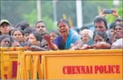  ??  ?? Mourners gathered at Marina beach to pay tributes to the late CM wailed and beat their chests, but remained discipline­d. AFP PHOTO