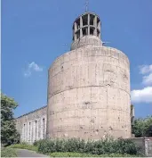  ?? FOTO: ENDERMANN ?? Die Bunkerkirc­he St. Sakrament der koptischen Gemeinde in Düsseldorf-Heerdt war ein Hochbunker.