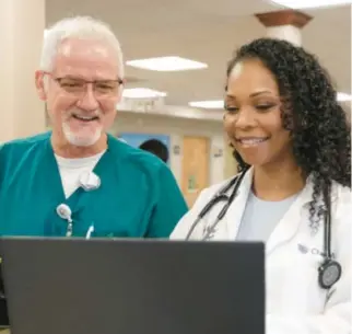  ?? FILE ?? Dr. Alexandria Beranger, ChenMed national director of quality and patient experience, with a care promoter at a North Miami clinic.