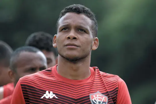  ?? FOTOS DE LETICIA MARTINS/EC VITORIA ?? Gabriel Bispo tem 23 anos e chegou ao Vitória após jogar o Baiano de 2019 pelo Bahia de Feira