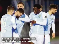  ?? ?? Dominik Pelivan (2.v.l.) kommt derzeit aus dem Lachen nicht mehr raus.