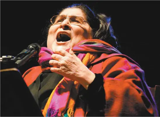  ?? RODRIGO BUENDIA AGENCE FRANCE-PRESSE ?? Le Festival du cinéma latino-américain de Montréal diffusera deux documentai­res consacrés à deux voix féminines de l’Amérique latine: Chavela Vargas (ci-dessous) dans Chavela et Mercedes Sosa (ci-dessus) dans Mercedes Sosa, la voix de l’Amérique latine.