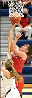  ?? PILOT PHOTO/RON HARAMIA ?? Taylor Delp scores two of her game-high 18 points on this bucket inside.