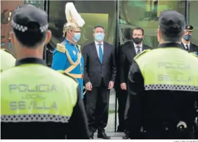  ?? JUAN CARLOS MUÑOZ ?? Agentes de Policía Local, en un acto oficial reciente.